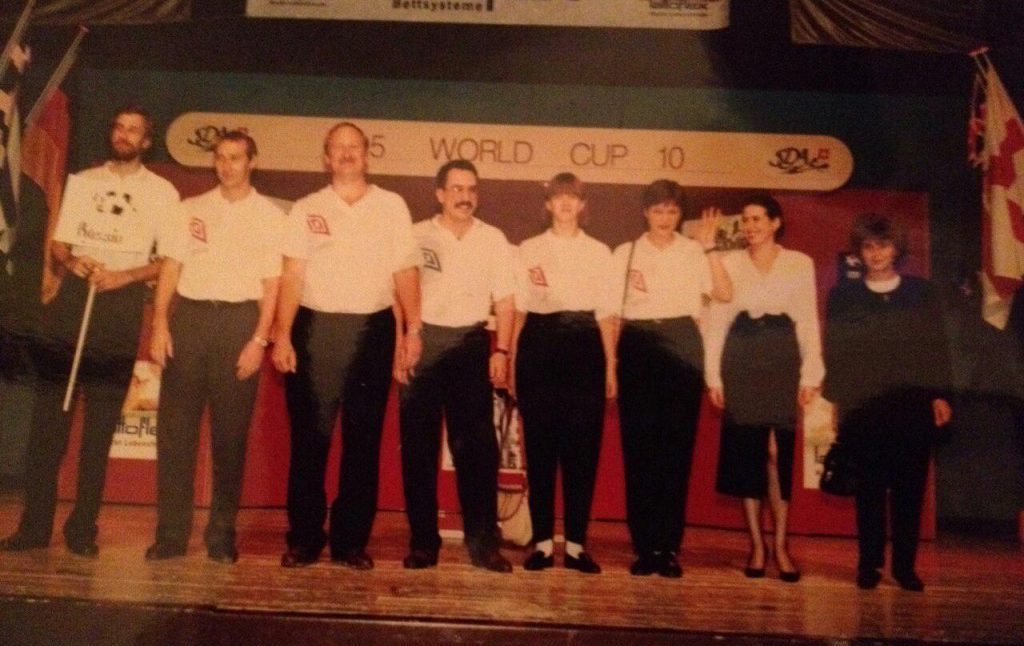 Участники мирового чемпионата по дартсу