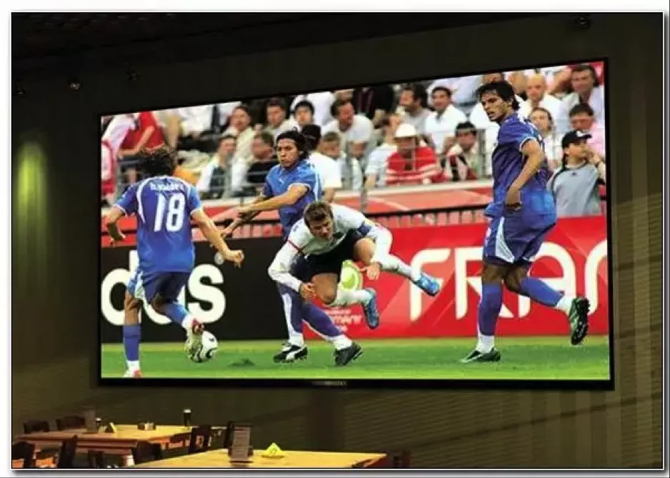 Большие экраны футбол. Футбол на большом экране. Телевизор футбол. Футбол на проекторе. Футбол на большом телевизоре.